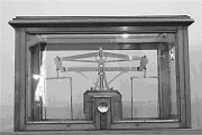 Аналитические весы Д.И. Менделеева фото